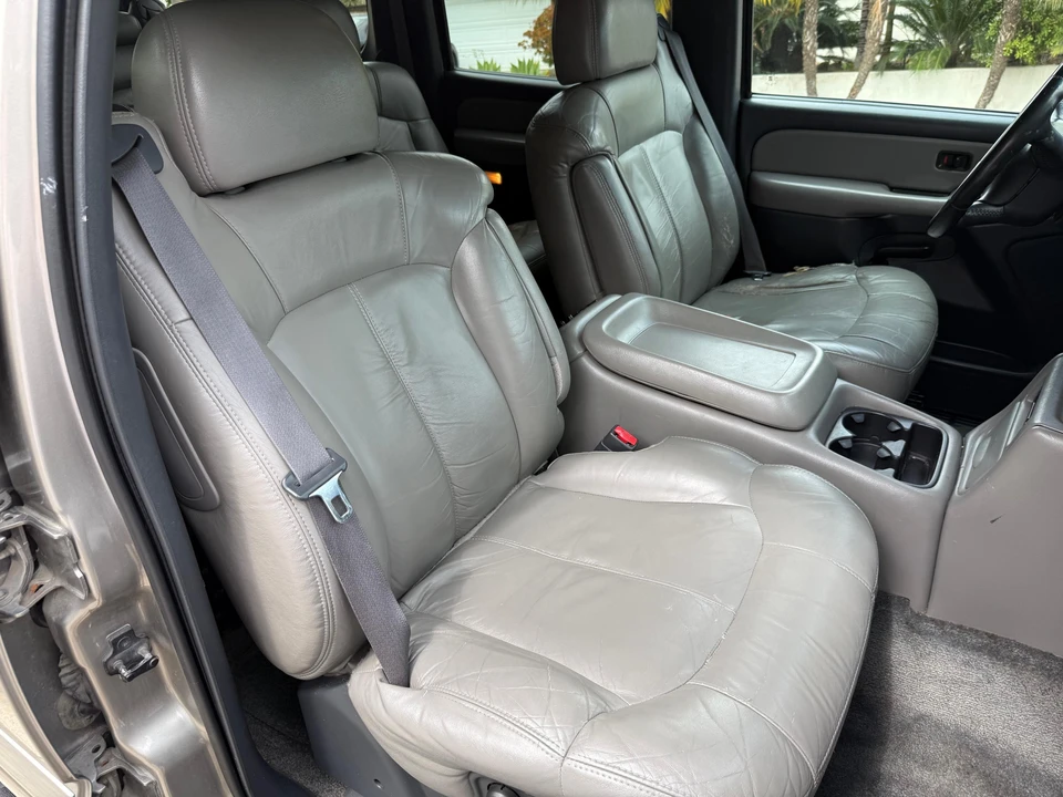 2002 Chevrolet Suburban 9th Gen - Image 30 of 31