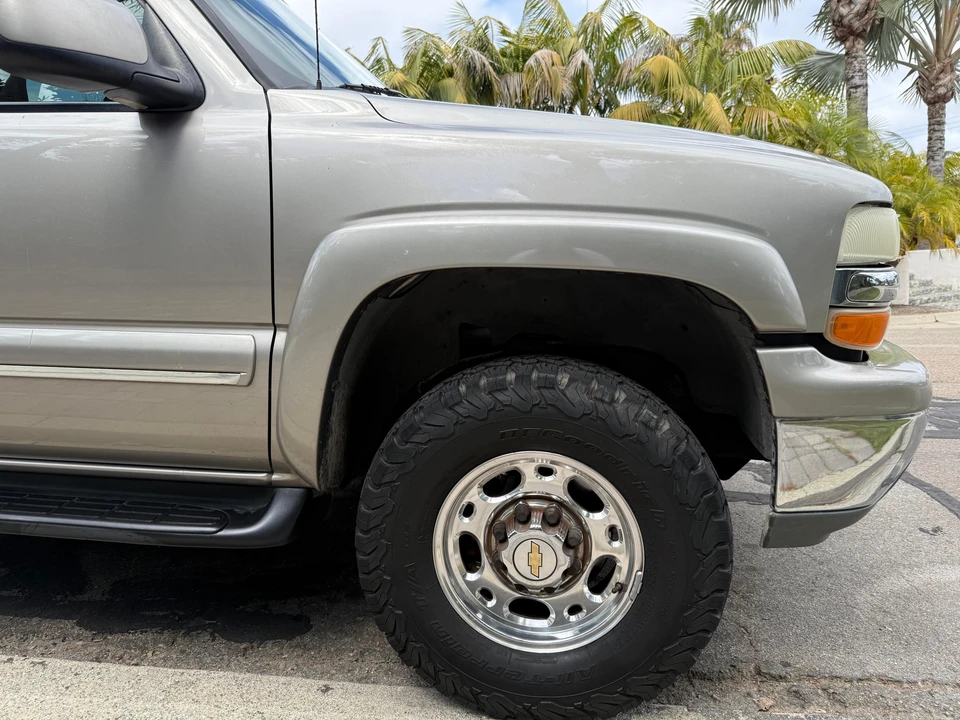 2002 Chevrolet Suburban 9th Gen - Image 23 of 31