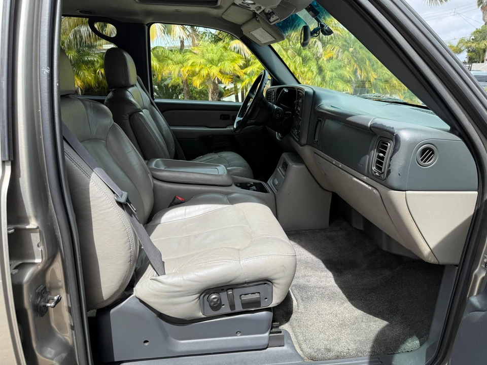 2002 Chevrolet Suburban 9th Gen - Image 29 of 31