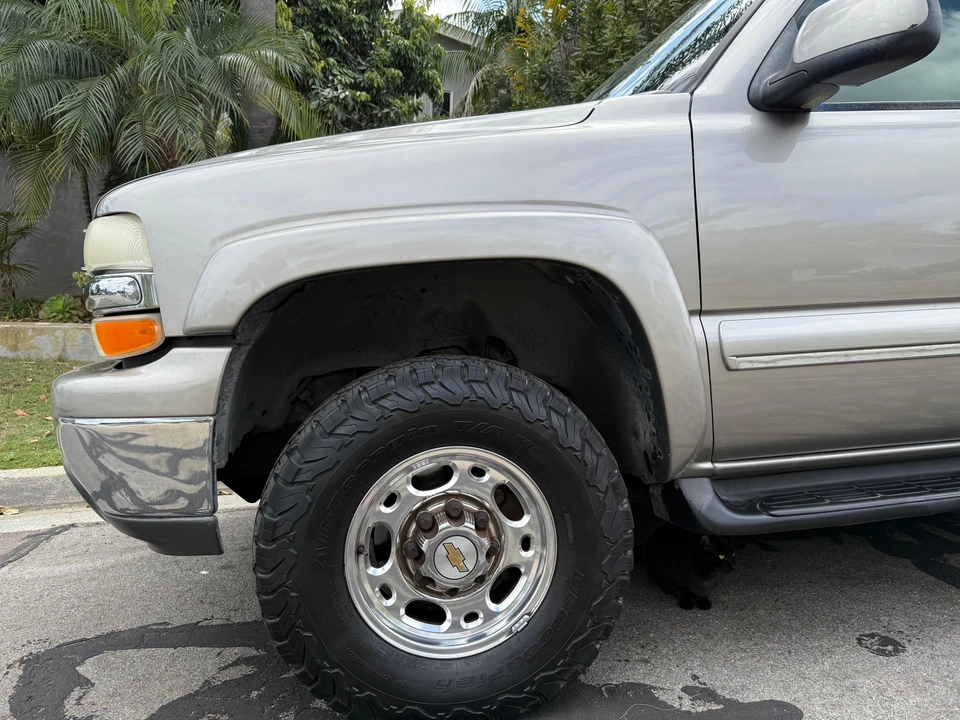 2002 Chevrolet Suburban 9th Gen - Image 20 of 31