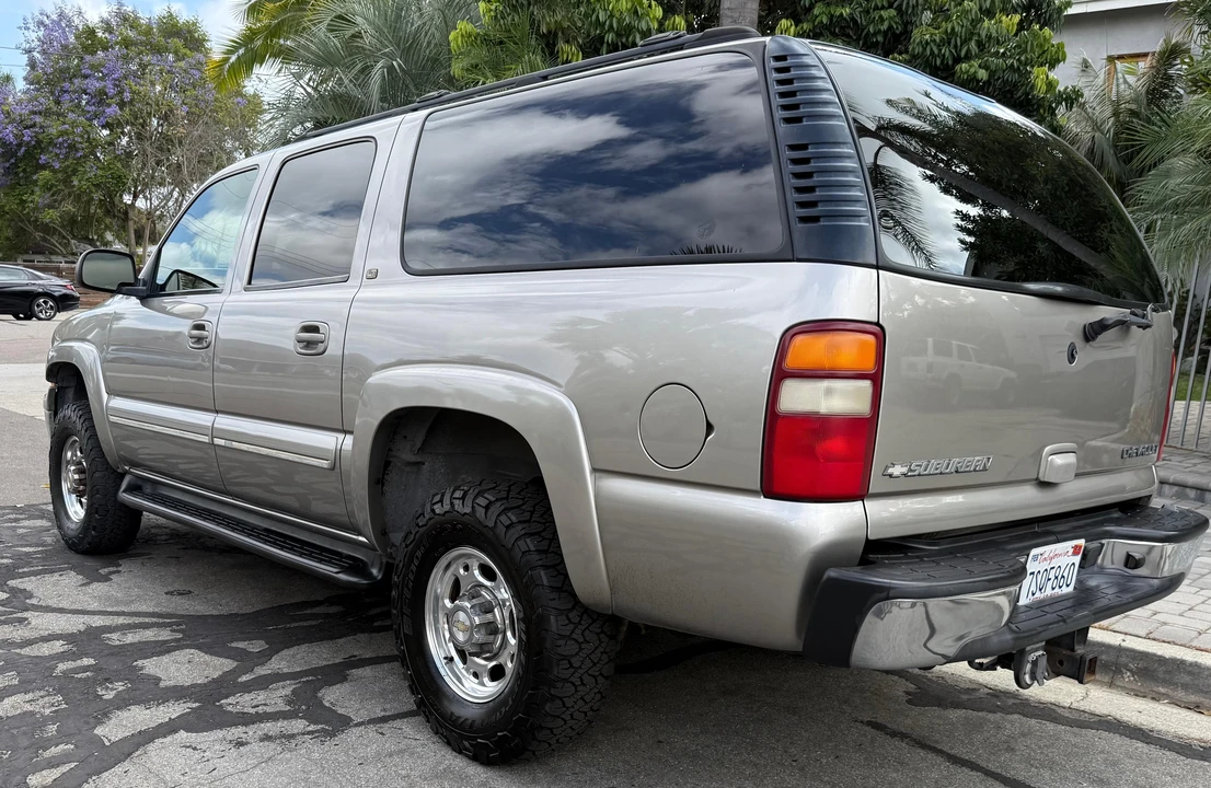 2002 Chevrolet Suburban 9th Gen - Image 8 of 31