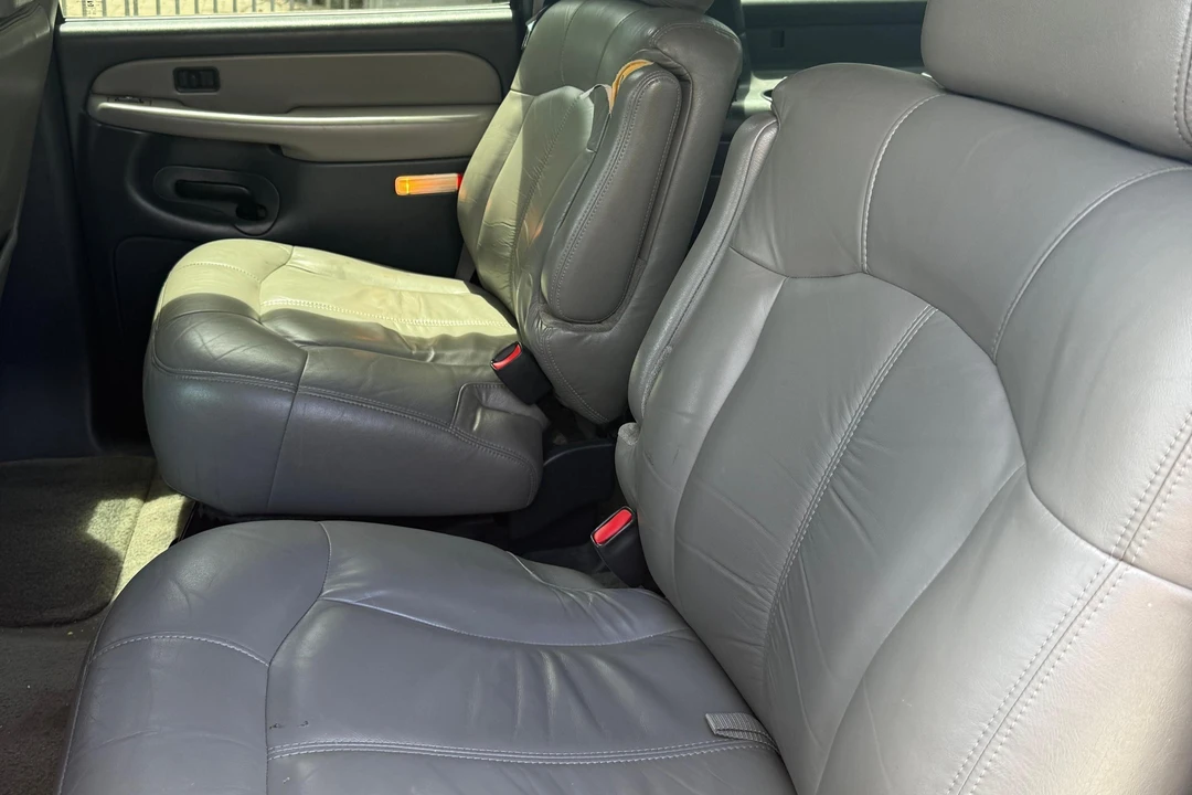 2002 Chevrolet Suburban 9th Gen - Image 26 of 31