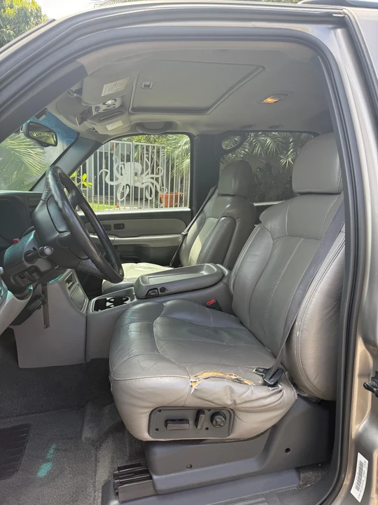 2002 Chevrolet Suburban 9th Gen - Image 28 of 31