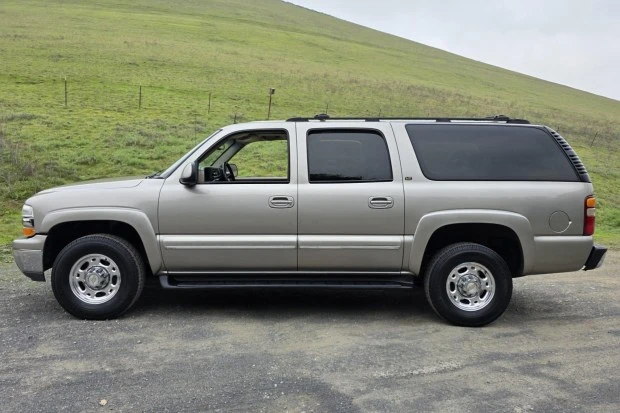2002 Chevrolet Suburban 9th Gen - Image 3 of 8