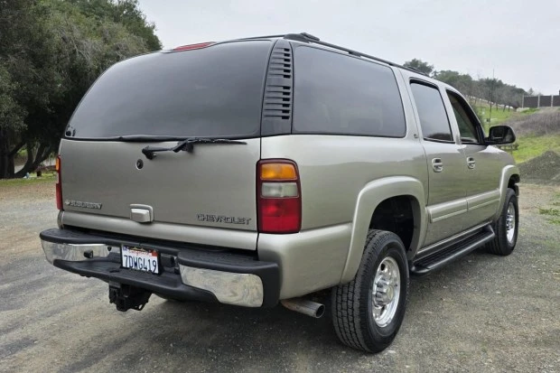2002 Chevrolet Suburban 9th Gen - Image 2 of 8
