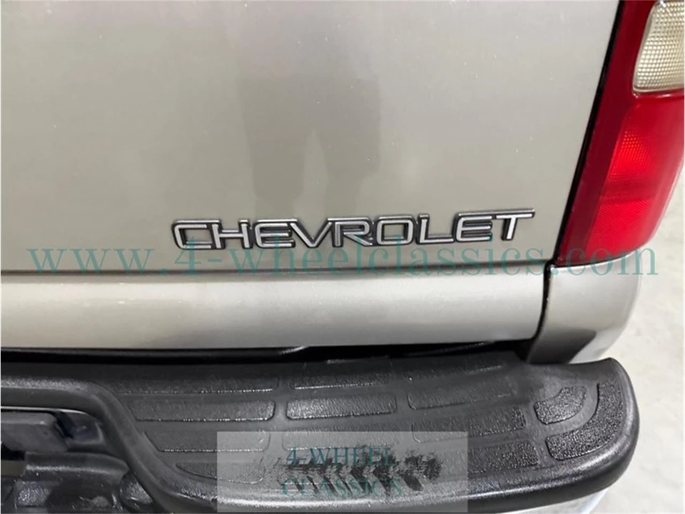 2002 Chevrolet Suburban 9th Gen - Image 17 of 31