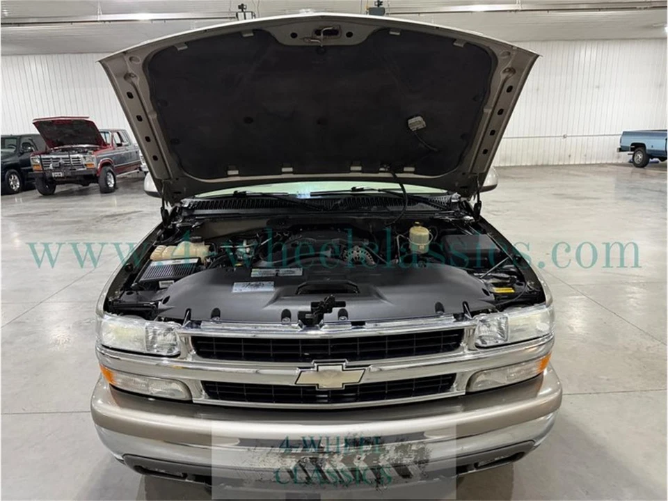 2002 Chevrolet Suburban 9th Gen - Image 21 of 31
