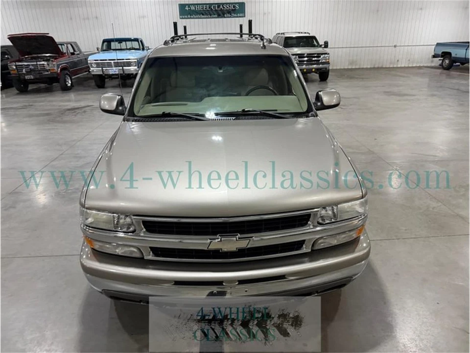 2002 Chevrolet Suburban 9th Gen - Image 9 of 31
