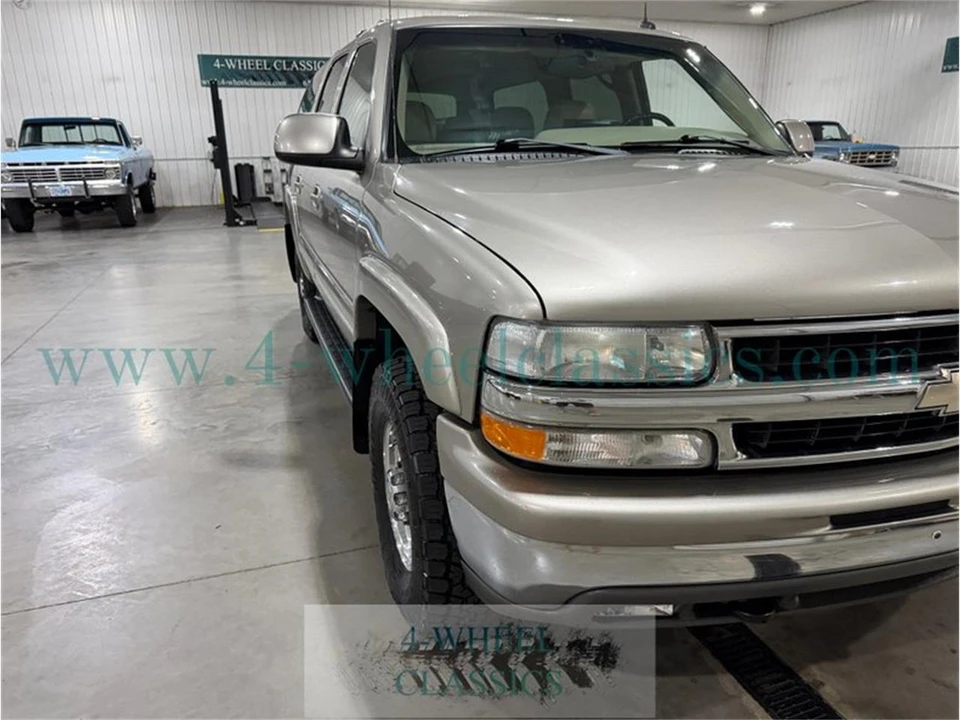 2002 Chevrolet Suburban 9th Gen - Image 10 of 31