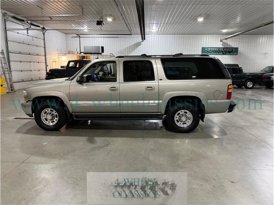 2002 Chevrolet Suburban 9th Gen - Image 2 of 31
