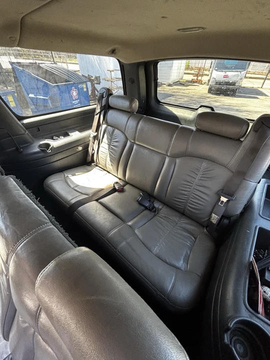 2002 Chevrolet Suburban 9th Gen - Image 14 of 20