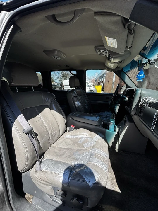 2002 Chevrolet Suburban 9th Gen - Image 11 of 20