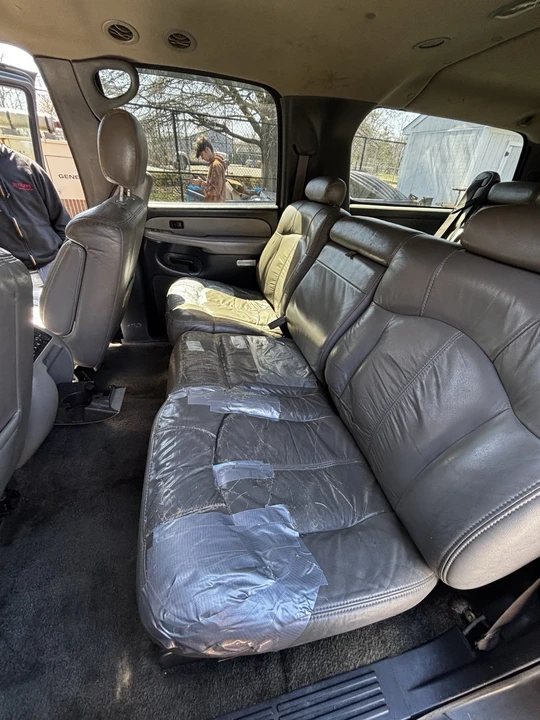 2002 Chevrolet Suburban 9th Gen - Image 13 of 20