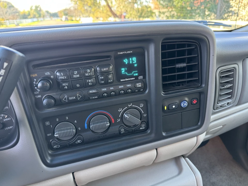 2002 Chevrolet Suburban 8th Gen - Image 15 of 20