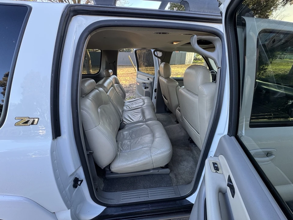 2002 Chevrolet Suburban 8th Gen - Image 18 of 20