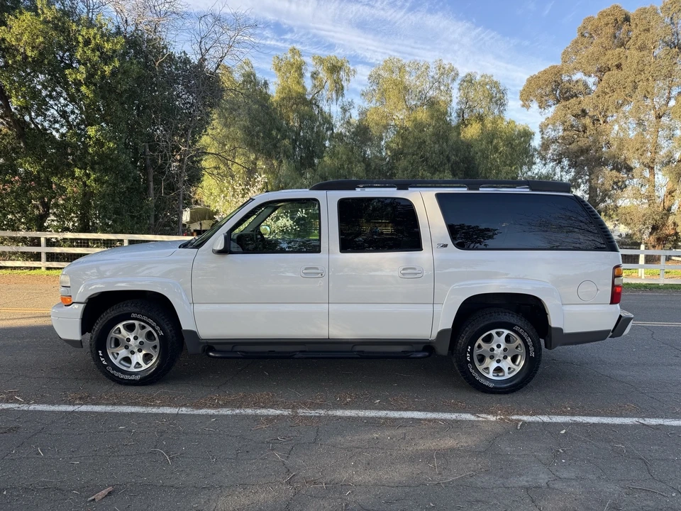 2002 Chevrolet Suburban 8th Gen - Image 2 of 20
