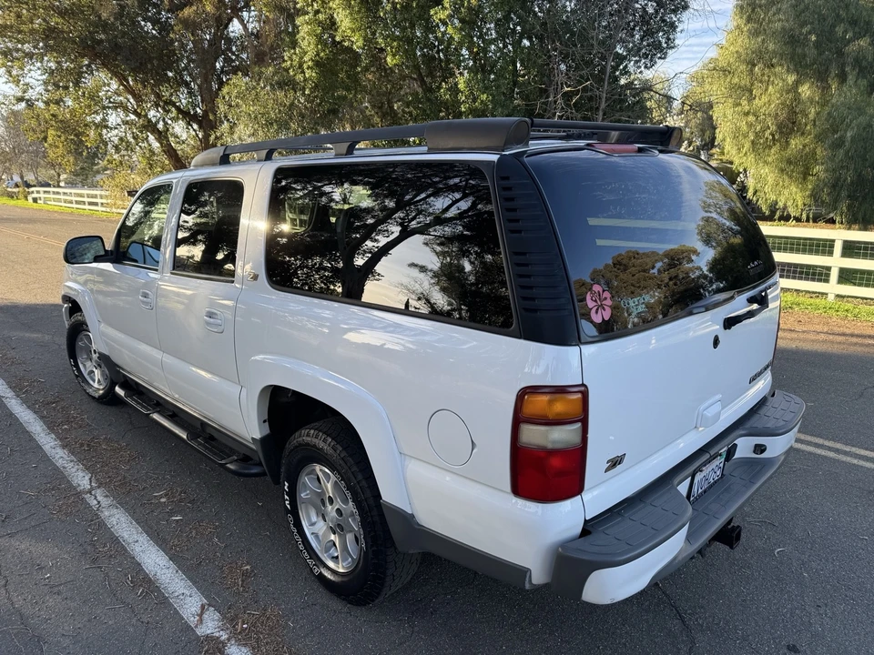 2002 Chevrolet Suburban 8th Gen - Image 3 of 20