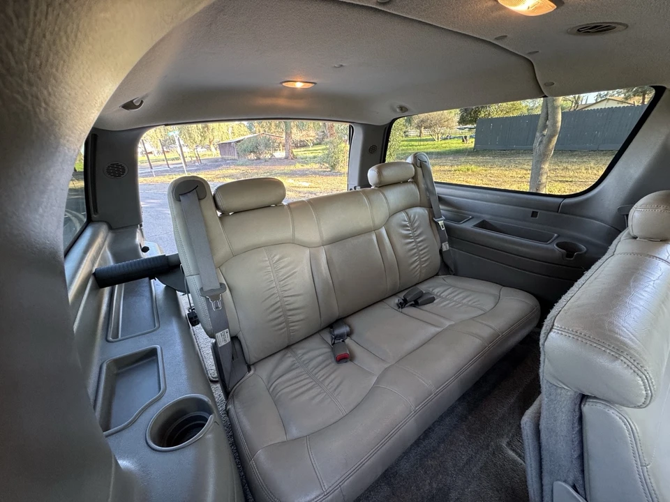 2002 Chevrolet Suburban 8th Gen - Image 19 of 20