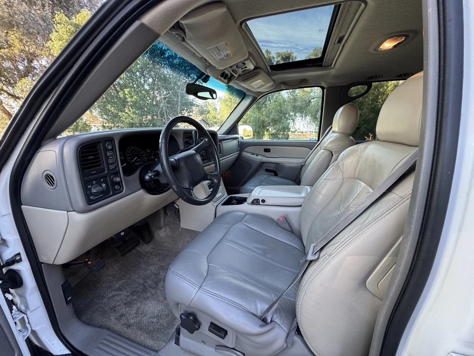 2002 Chevrolet Suburban 8th Gen - Image 14 of 20