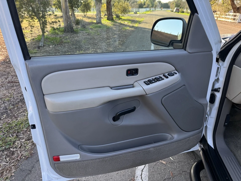 2002 Chevrolet Suburban 8th Gen - Image 12 of 20