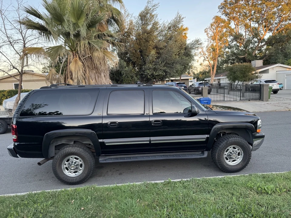 2002 Chevrolet Suburban 9th Gen - Image 8 of 21