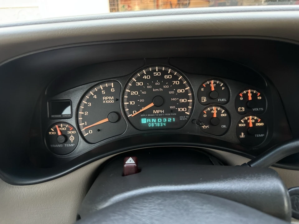2002 Chevrolet Suburban 9th Gen - Image 16 of 21