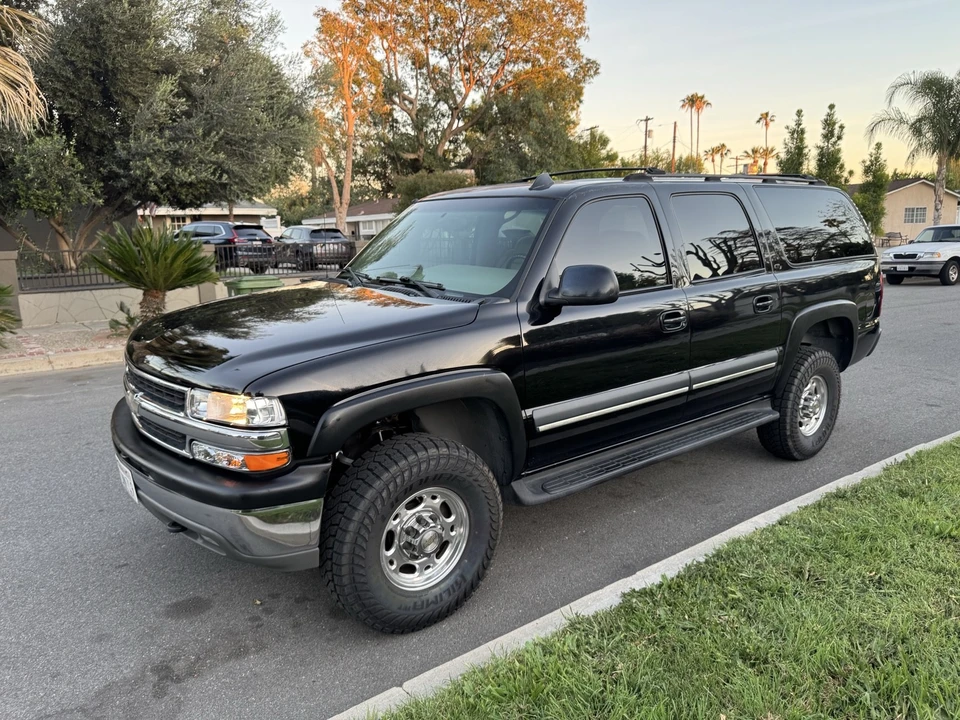 2002 Chevrolet Suburban 9th Gen - Image 2 of 21