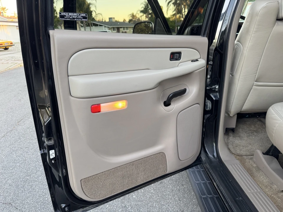 2002 Chevrolet Suburban 9th Gen - Image 21 of 21