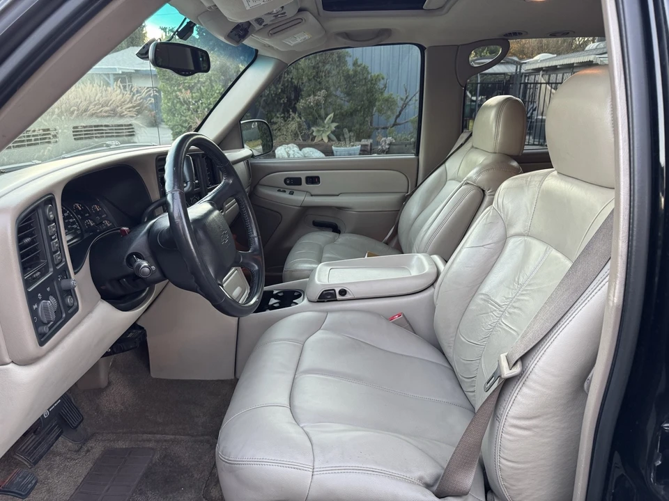 2002 Chevrolet Suburban 9th Gen - Image 17 of 21