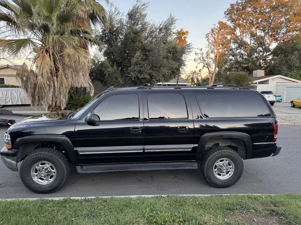 2002 Chevrolet Suburban 9th Gen - Image 3 of 21