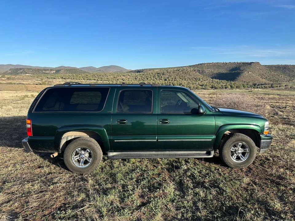 2002 Chevrolet Suburban 9th Gen - Image 14 of 31