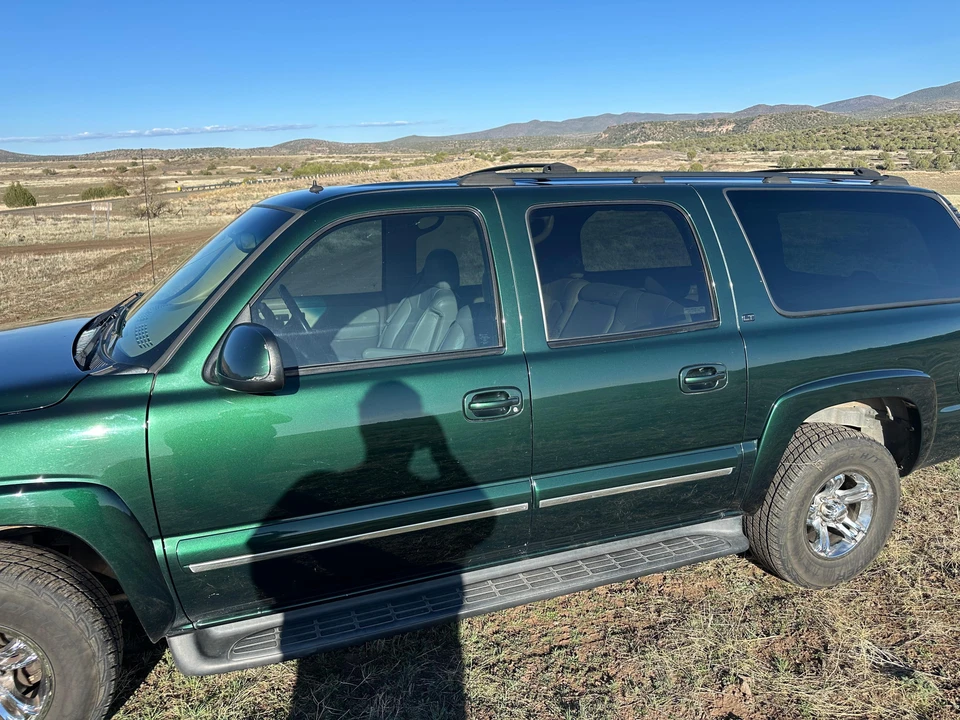 2002 Chevrolet Suburban 9th Gen - Image 24 of 31