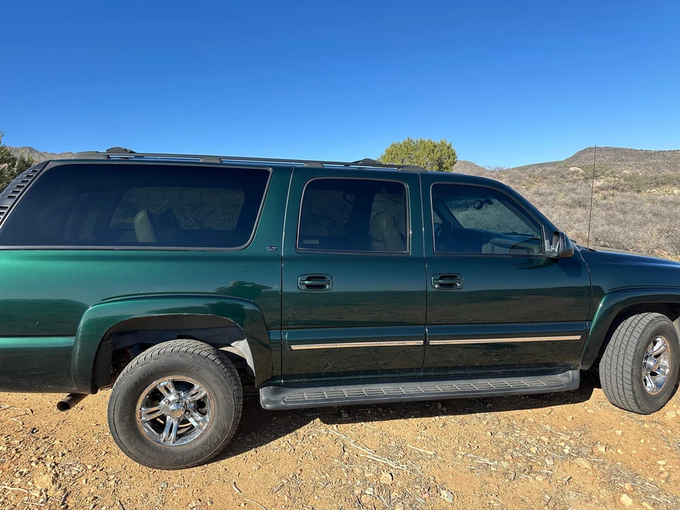 2002 Chevrolet Suburban 9th Gen - Image 13 of 31