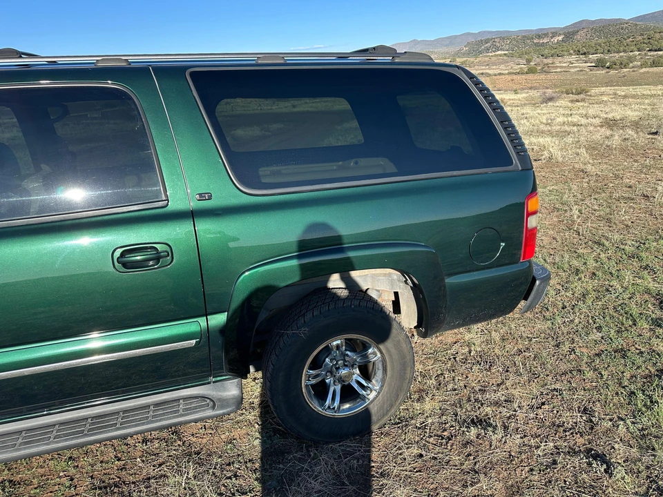 2002 Chevrolet Suburban 9th Gen - Image 25 of 31
