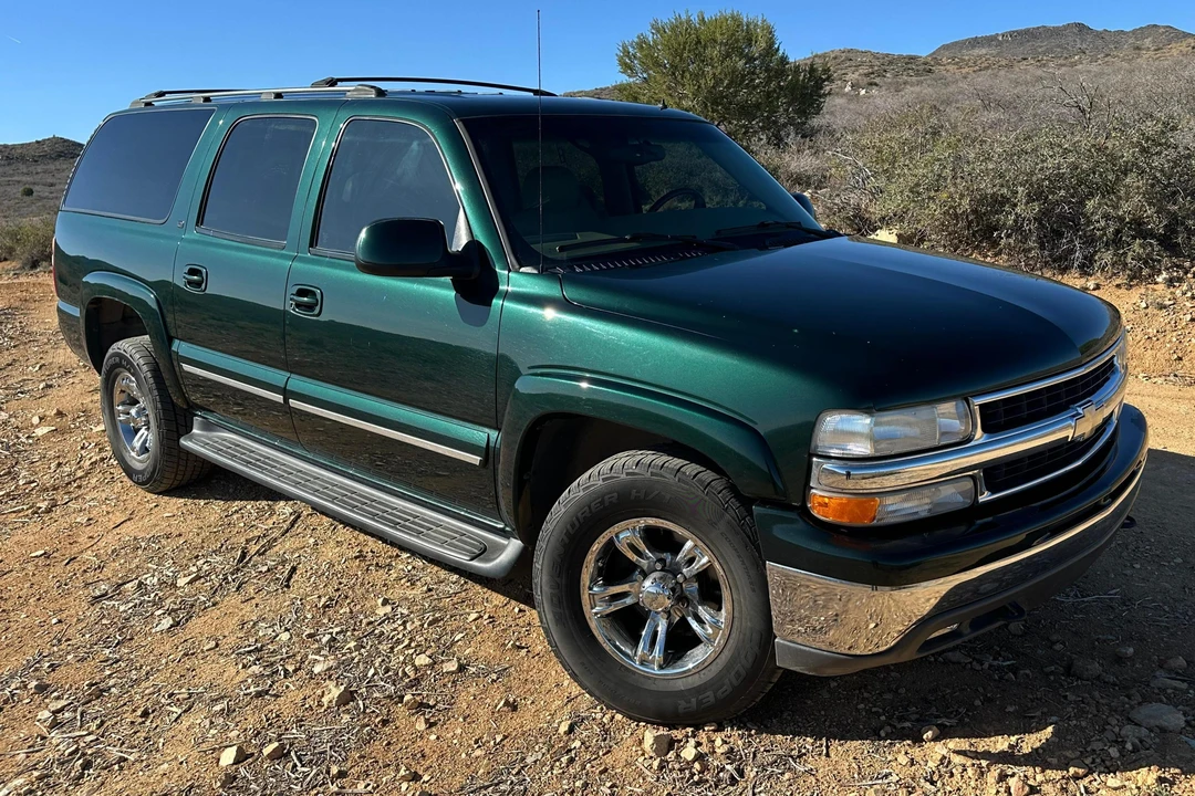 2002 Chevrolet Suburban 9th Gen - Image 3 of 31