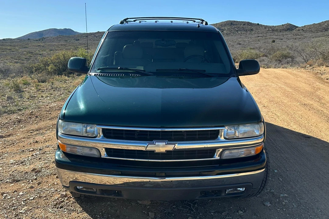 2002 Chevrolet Suburban 9th Gen - Image 2 of 31