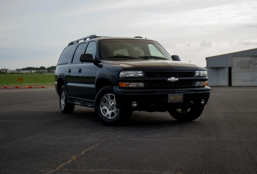2002 Chevrolet Suburban 9th Gen - Image 16 of 31