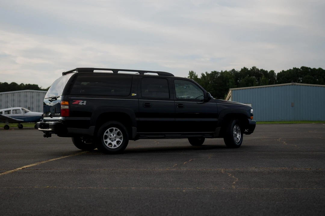 2002 Chevrolet Suburban 9th Gen - Image 11 of 31
