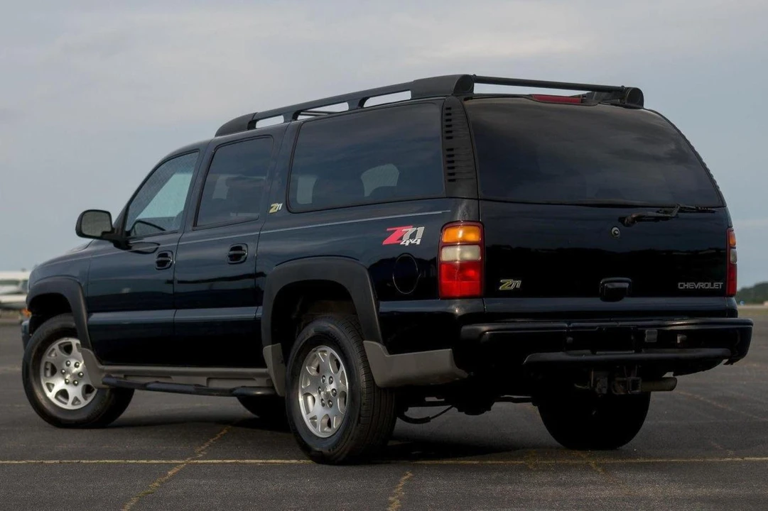 2002 Chevrolet Suburban 9th Gen - Image 4 of 31