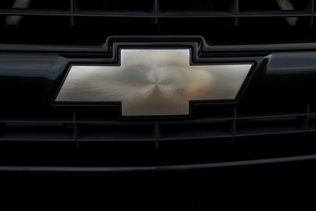 2002 Chevrolet Suburban 9th Gen - Image 19 of 31