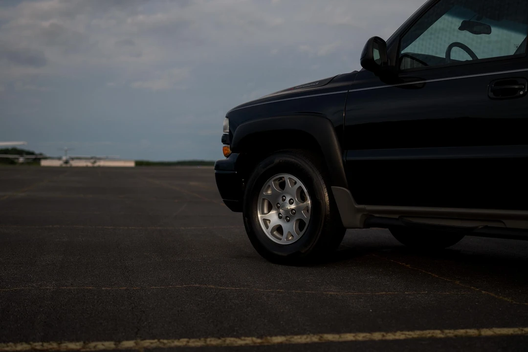 2002 Chevrolet Suburban 9th Gen - Image 26 of 31