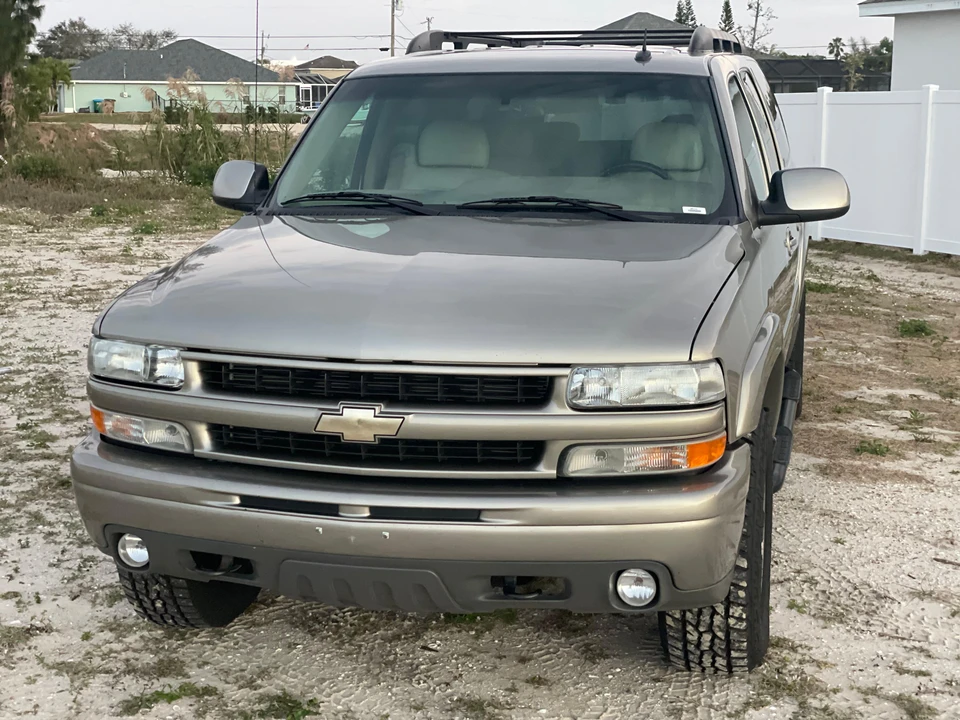 2002 Chevrolet Suburban 9th Gen - Image 9 of 31