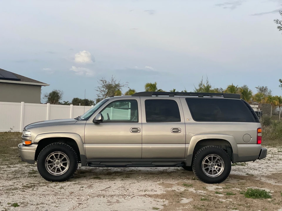 2002 Chevrolet Suburban 9th Gen - Image 25 of 31