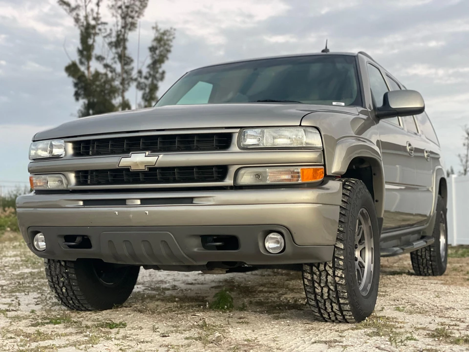 2002 Chevrolet Suburban 9th Gen - Image 10 of 31