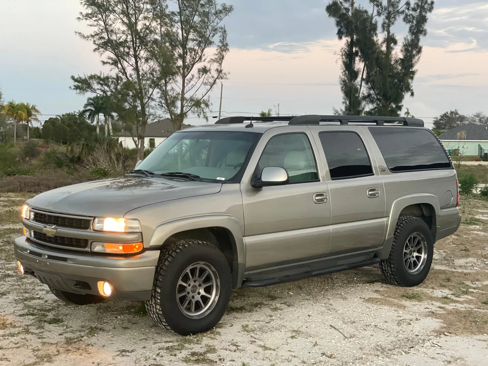 2002 Chevrolet Suburban 9th Gen - Image 19 of 31