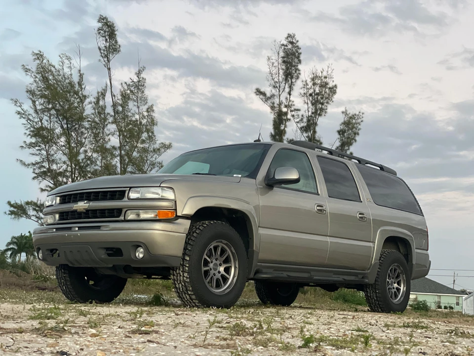 2002 Chevrolet Suburban 9th Gen - Image 16 of 31