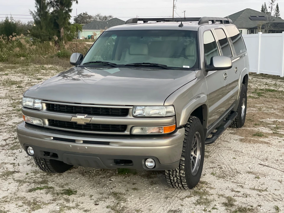 2002 Chevrolet Suburban 9th Gen - Image 13 of 31