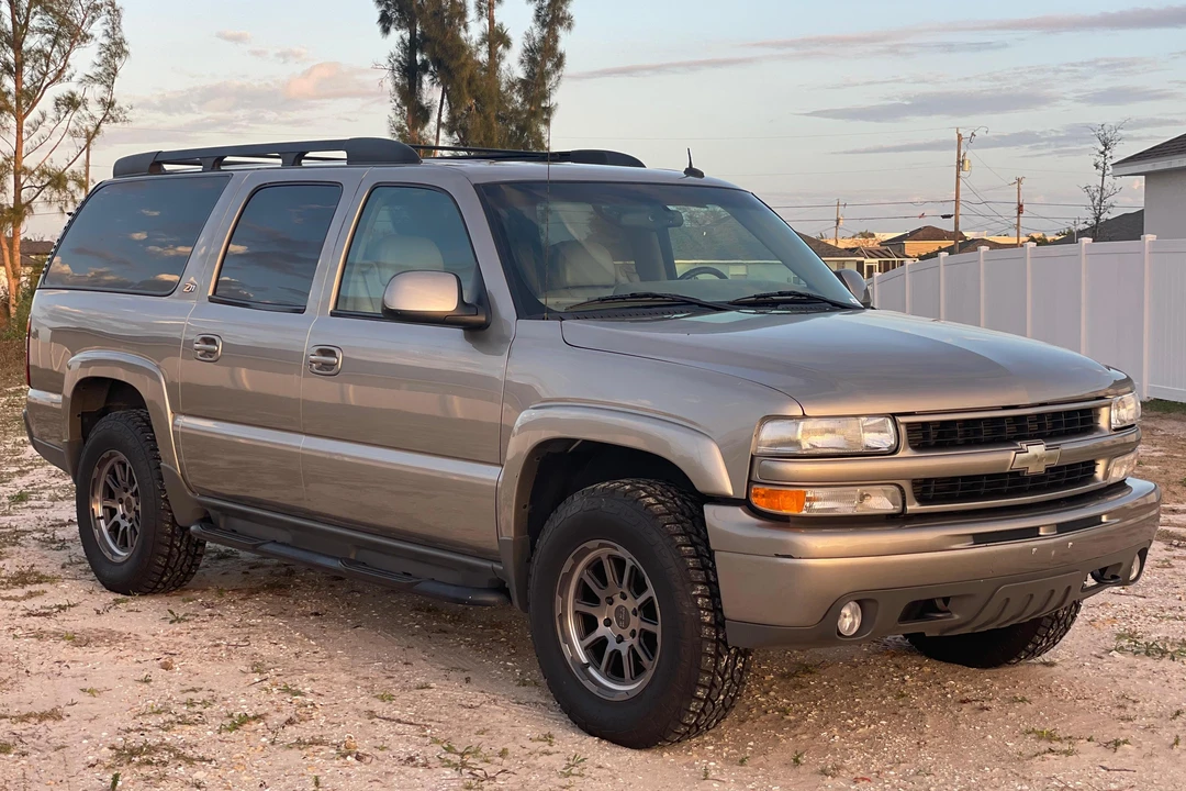 2002 Chevrolet Suburban 9th Gen - Image 3 of 31