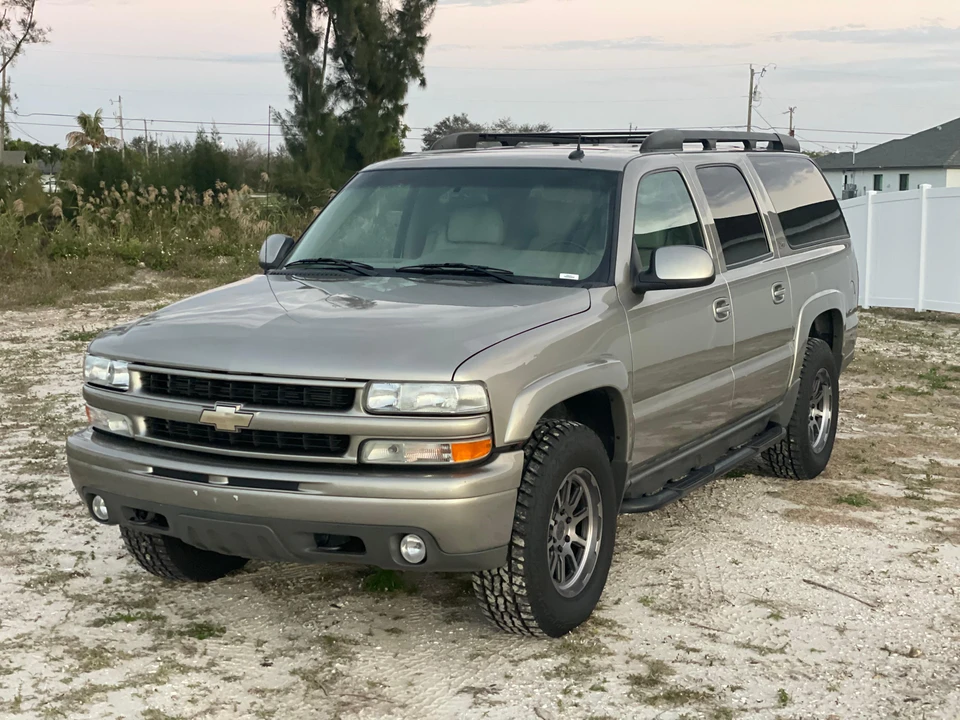 2002 Chevrolet Suburban 9th Gen - Image 14 of 31