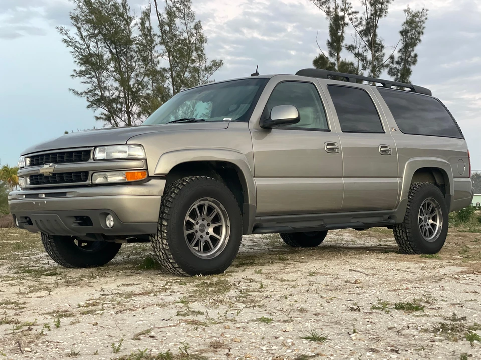 2002 Chevrolet Suburban 9th Gen - Image 21 of 31